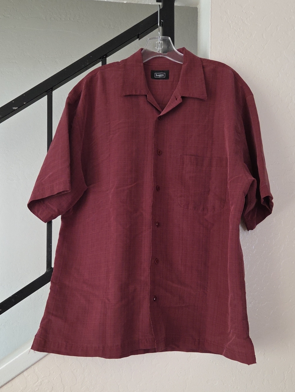 Haggar Men's Short-Sleeve Button-Down Shirt in Burgundy